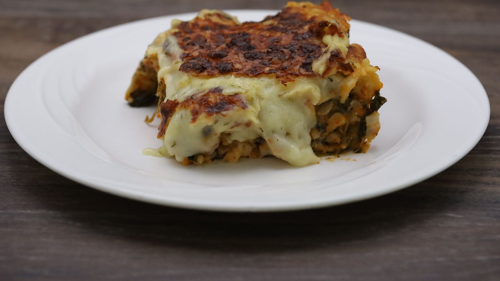 Lasagne with minced cauliflower and spinach