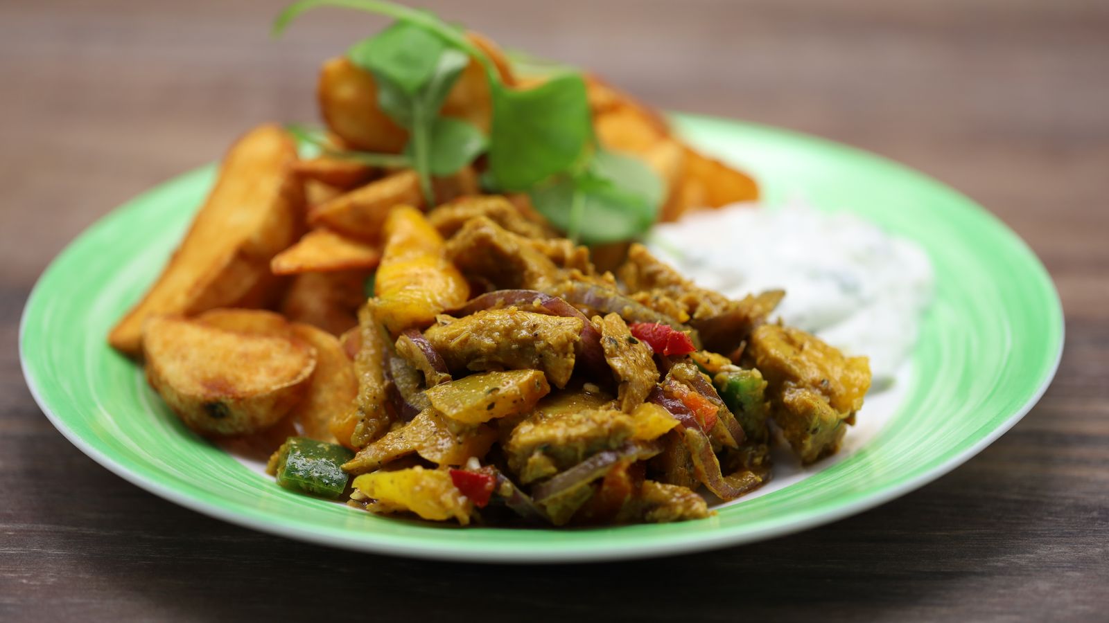 Vegan Planted bell pepper and gyros dish with tzatziki and wedges